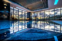 DeLaSea Ha Long Hotel - Modern Bayview Escape - Pools