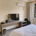 Sanjiang Yueye Banshan Inn