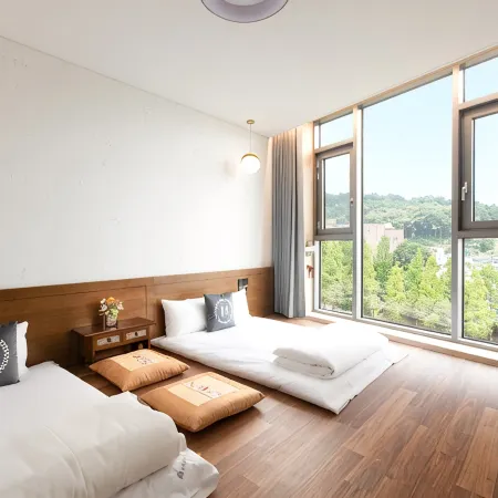 Jeonju Hanbit Hotel Отели рядом с достопримечательностью «Павильоны Омоктэ и Имоктэ»