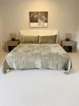 2BR 2.5 Downtown Oasis Full Kitchen, Pet Friendly, Close to Silos Food Hall