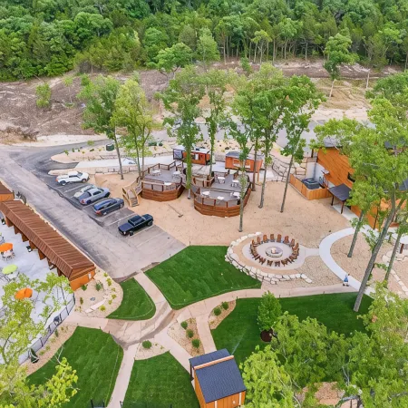 Cozy Lakeside Cabin: Lazy River, Outdoor/Indoor Pool, Hot Tub on Deck!