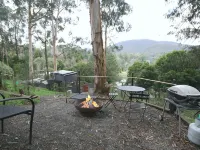 Kookaburra's Perch Tiny House. Secluded, Peaceful and Dog Friendly. Hotels in Warburton