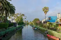 Fully Remodeled Charming 3Bed+ 2Bath Bungalow in Iconic Venice Beach.