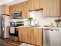 Stunning in Hollywood ,free parking , gym hot jacuzzi ,Rooftop Hotels in West Hollywood