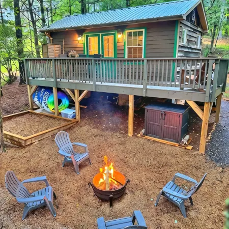 Cozy Couples Cabin, 10 min from West Jefferson