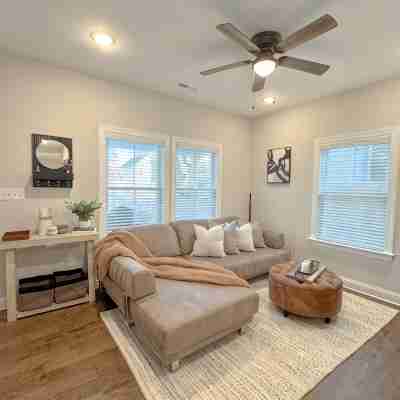 Modern 3Br 2.5BA Gated Home Near Vcu & Downtown Others