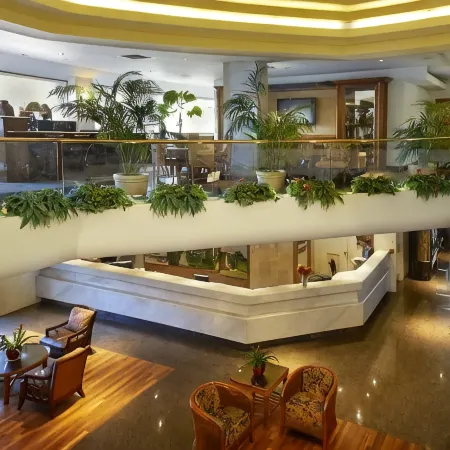 Unique Chic Hotel with pool, WiFi, gym & AC in world-class Waikiki, Hawaii.