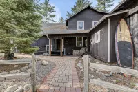Amazing, sleeps 26, covered lakeside, bar, beach, Big St Germain Lake