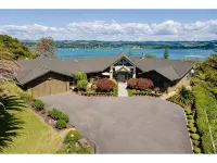 Luxury Five Bedroom Private Beach Estate with Starlink - Wifi