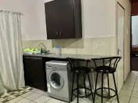 Charming 2-bedroom cottage in lovely Randburg with WiFi