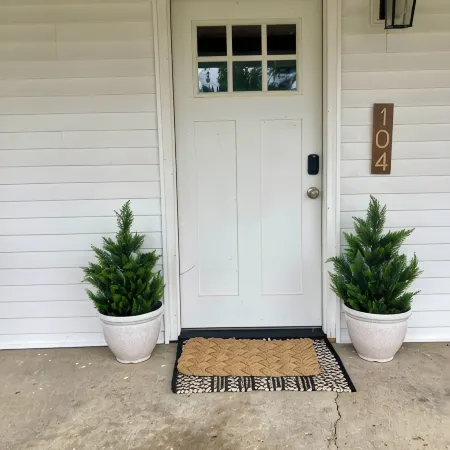 The White House…a lovely family friendly 4-bedroom house with WiFi in Kalkaska