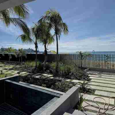 Luxurious Oceanfront Condo with Rooftop Pool on Brighton Beach– Sleeps 4 Hotel Exterior