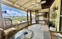 Old Florida Bungalow on a Tranquil Gulf Island Perfect for Couples or Anglers - Kitchenette