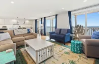 DIRECT OCEANFRONT YEAR ROUND!!! PRIVATE BEACH 2bedrm/2bath sleeps 6 park/4 cars - 3-Star