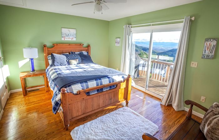 5Br w/Epic Views, 2 Decks, Game Rooms, EV, One-Step Entry, Family-Friendly!