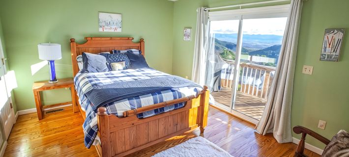 5Br w/Epic Views, 2 Decks, Game Rooms, EV, One-Step Entry, Family-Friendly! Hotels in Massanutten