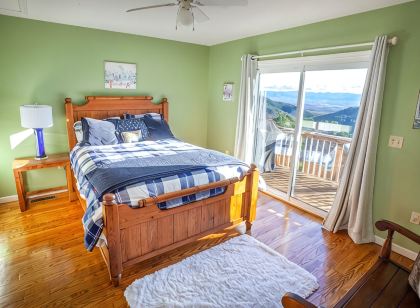 5Br w/Epic Views, 2 Decks, Game Rooms, EV, One-Step Entry, Family-Friendly!