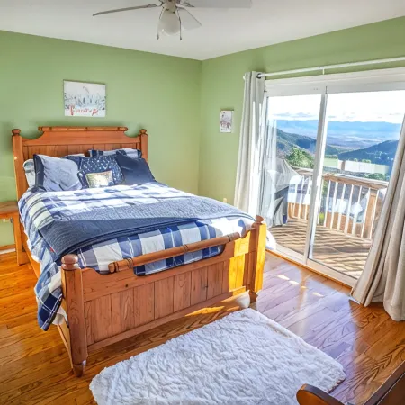 Spacious 5BR w/ epic views, 2 decks, game room, one-step entry, family-friendly!