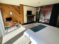 Luxury Hunter Mountain View Townhome -Pool-Fire Pit-Walk to Scribner’s-Sleeps 10