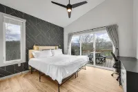 Mon Trèsor, Mountain Views with hot tub and deck