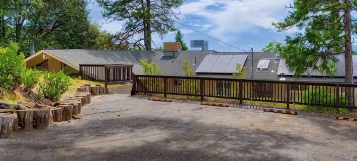Sierra National Forest & Yosemite Estate + Orchard Retreat Hotels in Oakhurst
