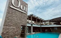 Golden Palace Hotel Ambon - Pools