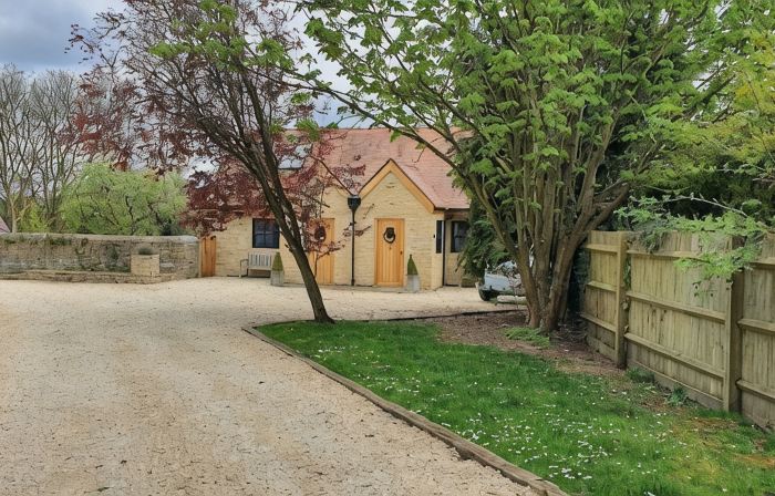 Beautiful self contained character Cotswold style cottage 15