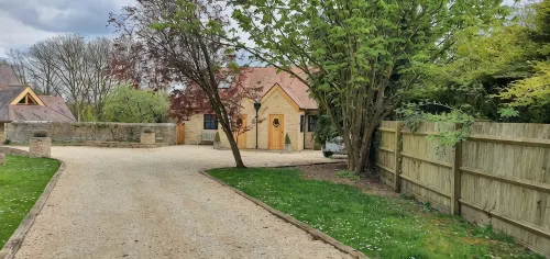 Beautiful self contained Cotswold style cottage 15 mins Central Oxford