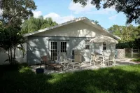 Centrally located to shopping & 10 Minutes to the Beach!