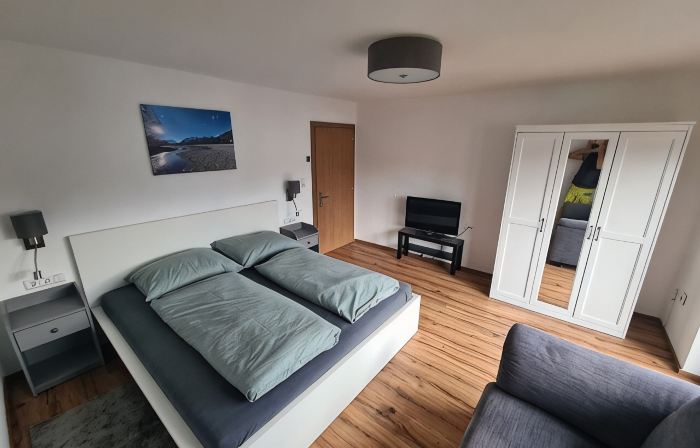 Renovated, modern and bright apartment in a quiet location for 2 to 5 people