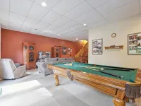 Dancing Falls Lodge: Overlooks Dirty Dancing Scene: Stream/Pond/Fire Pit/Hot Tub - シャレー