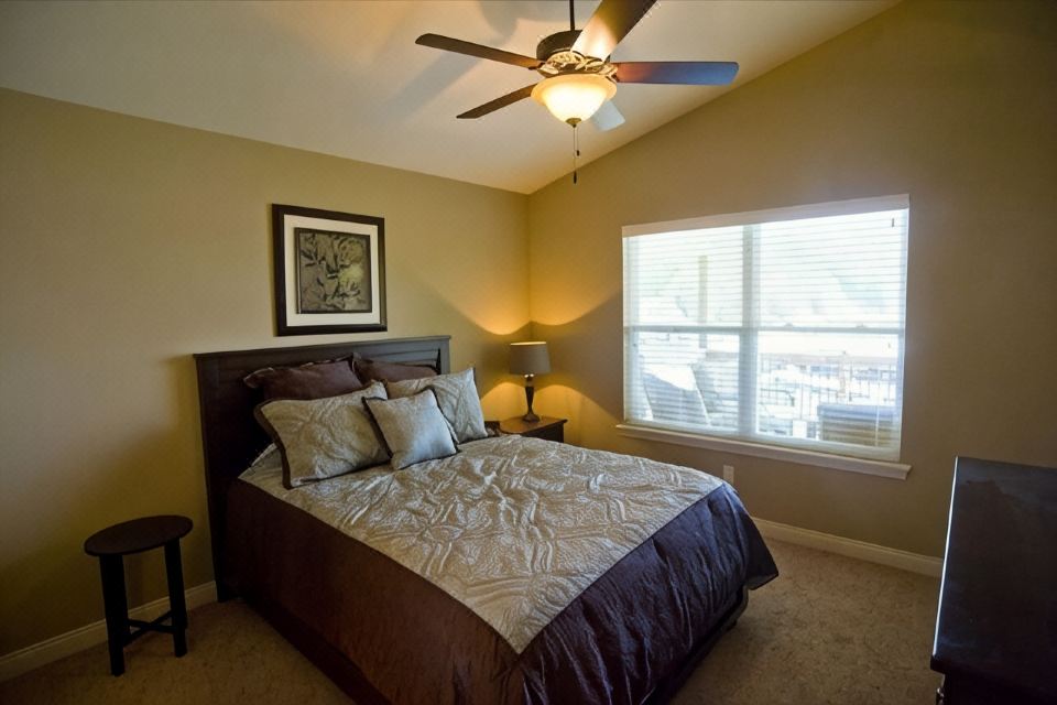 Photo 4 of 6