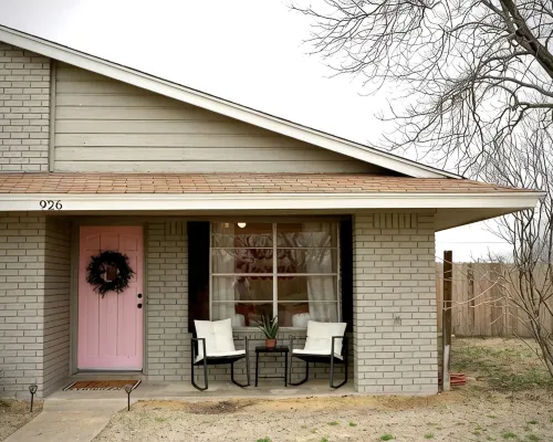 Recently updated home a few minutes from historic downtown Hico! ハミルトンのホテル