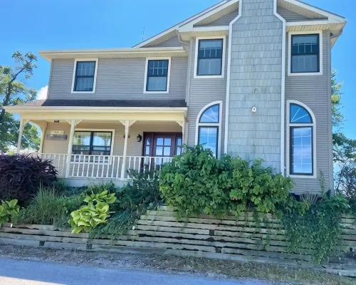 Large 2 Story Lake Home Hotels in Fulton County