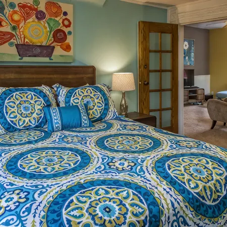 We have A/C! Relax in the hot tub! modern design, family and pet friendly!