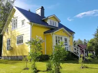 House on Hummel Bay in front of the archipelago and Skuleskogen National Park, High Coast Hotel di Ornskoldsvik