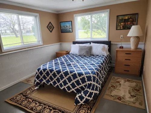 Relaxing Lake View Home, Pet Friendly, Central Location.  Close to Ferries! - Wi-Fi