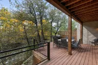 Luxury creek side cabin with 4 master bedrooms & 1000 feet of creek side decks - Balkoner