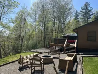 Wonderful cabin tucked in the woods /w Hot tub