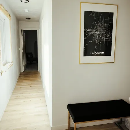 Rustic modern 2-bedroom home-lower level with hot tub in marvelous Moscow