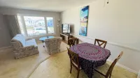 Beautiful & Bright 03 Bedrooms on the main floor. - บังกะโล