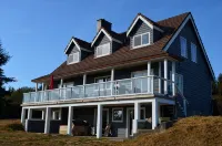 Beautiful beachfront Villa on 80 acres of farmland!