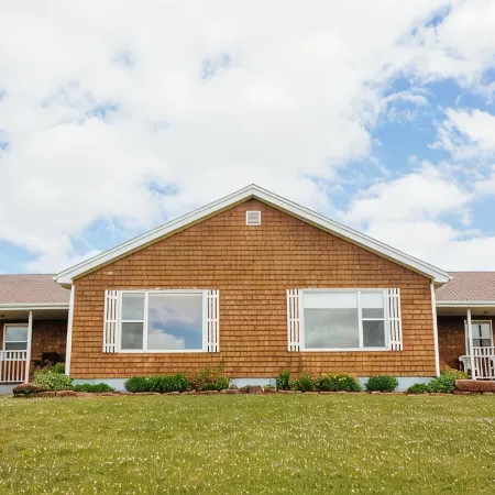 Unit 1 - Bay view duplex cottage near coffee shops, restaurants and beach
