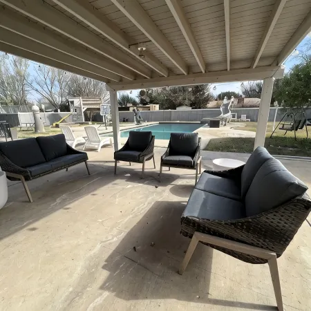 Anita’s Home, private pool and hot tub.