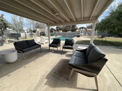 Anita’s Home, private pool and hot tub. - Homestays