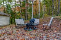 Our Slice of Heaven with view & pond in North Pickens near Table Rock State Park - 4-Star