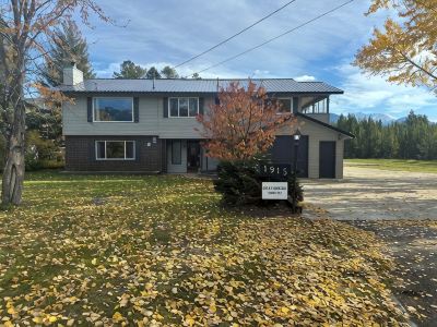 Large newly renovated house. Cozy and convenient.