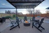 Perfect modern space to relax & play. Central & close to all attractions!