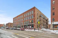 Huge King Bed Loft Downtown - Balcony - Grocery - Brewery - Court Ave Nightlife