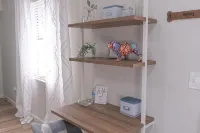 Modern 2Br Casita. Near I-40. Perfect for Work Stays & Pets!